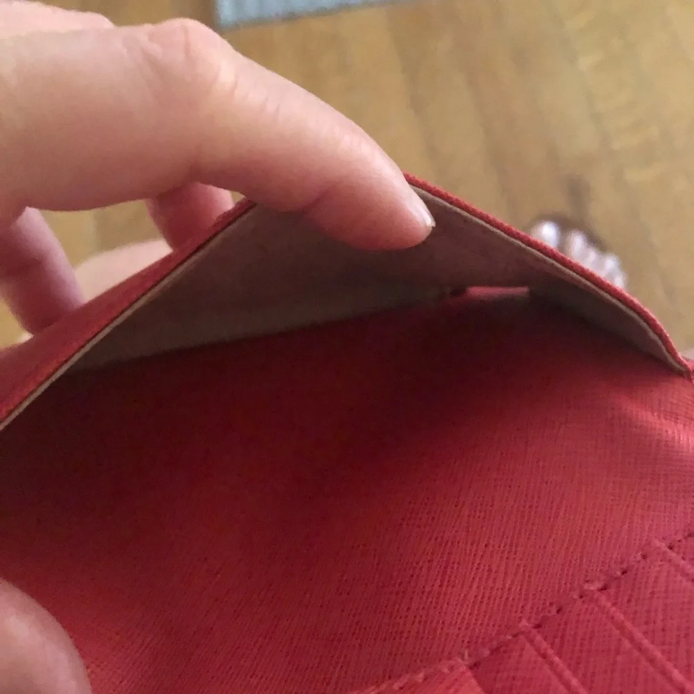 Michael Kors 6 slot wristlet in Beautiful coral 🪸 color, with zipper in back . - Picture 6 of 10